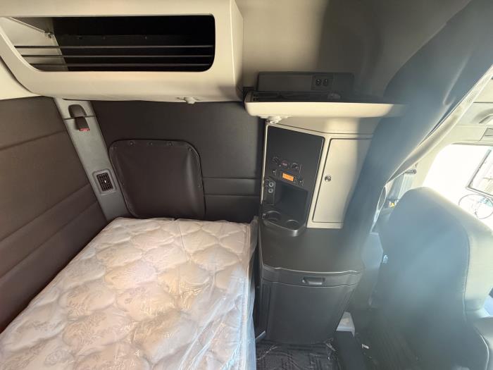 2027 Peterbilt 589-26