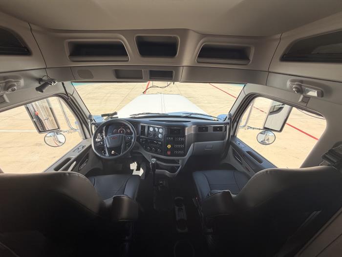 2027 Peterbilt 589-28