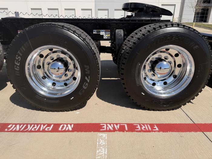 2027 Peterbilt 589-12