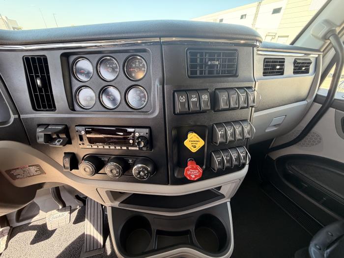 2027 Peterbilt 589-24