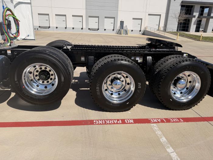 2027 Peterbilt 589-10