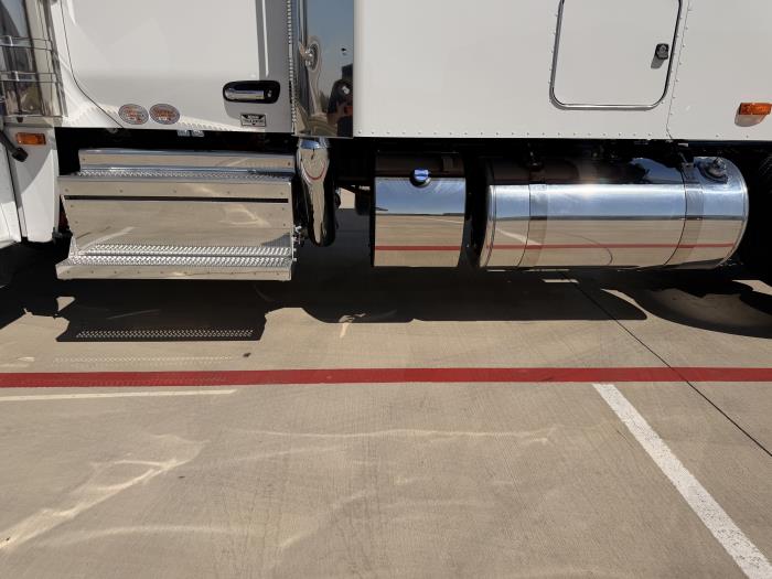 2027 Peterbilt 589-14