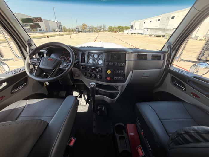 2027 Peterbilt 589-28