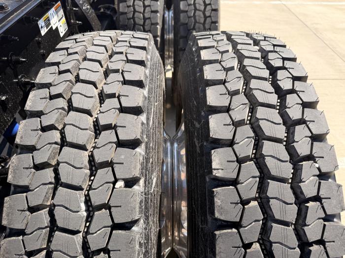 2027 Peterbilt 589-13