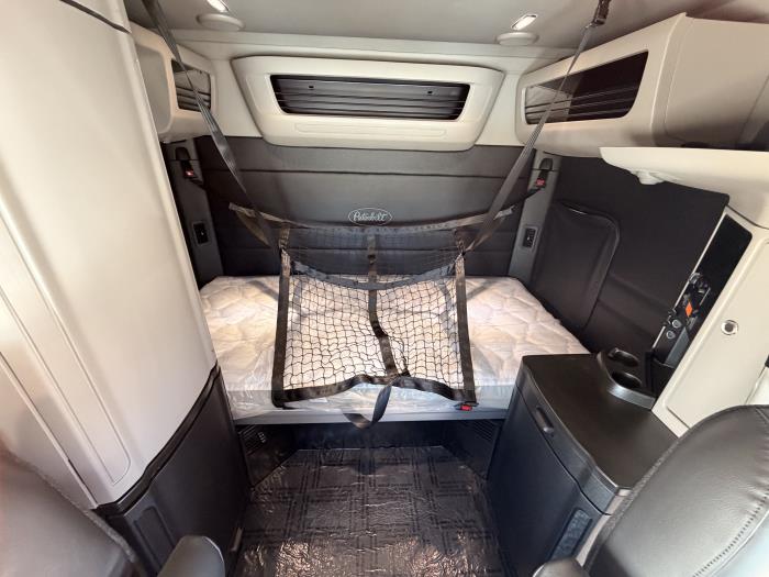 2027 Peterbilt 589-25