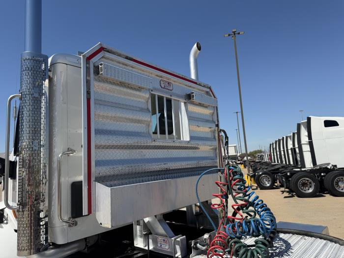 2021 Peterbilt 567-9