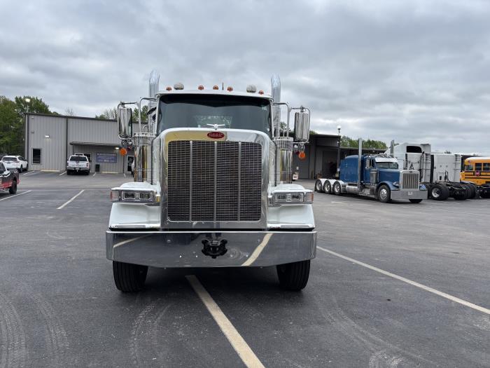 2027 Peterbilt 589-2