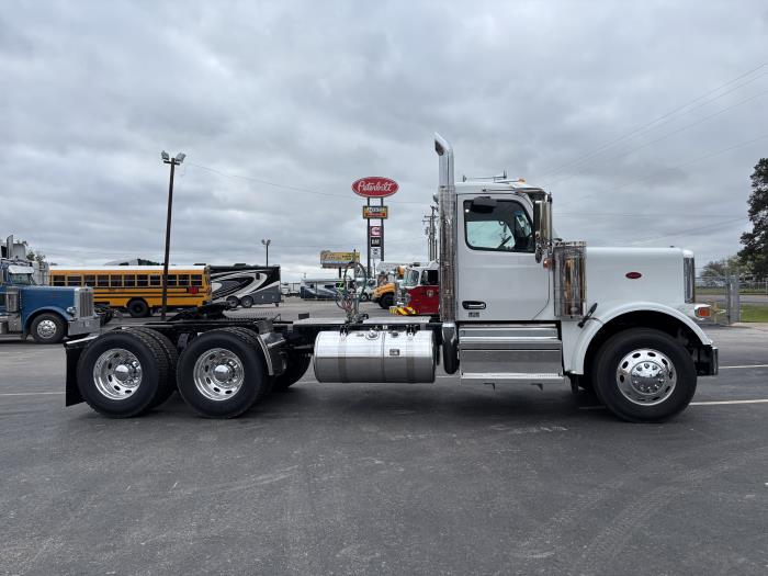 2027 Peterbilt 589-3