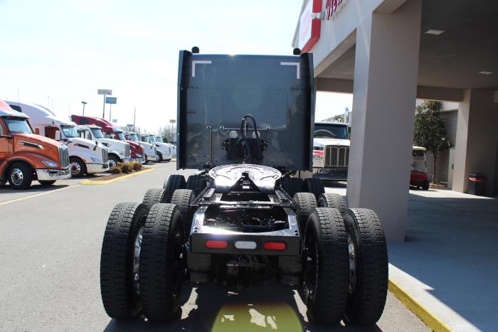 2025 Peterbilt 567-4