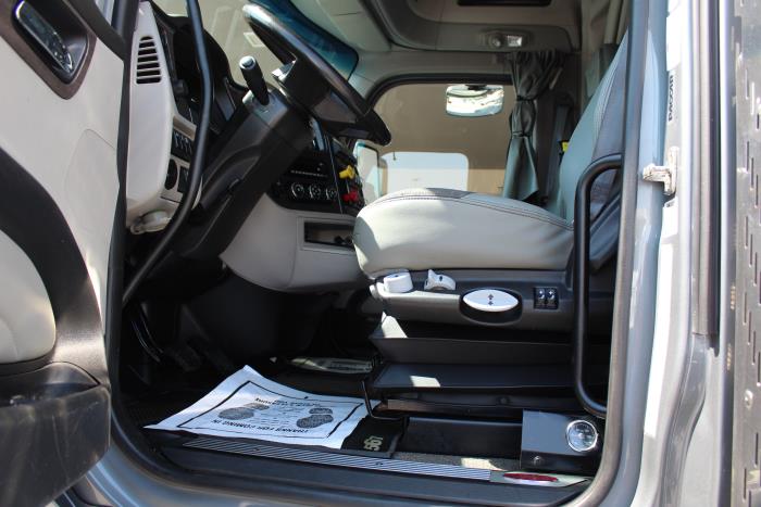 2025 Peterbilt 567-8