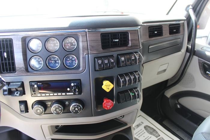 2025 Peterbilt 567-11