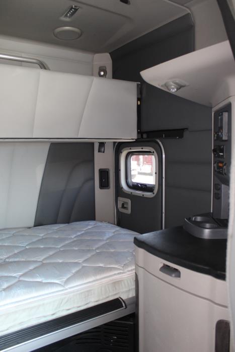 2025 Peterbilt 567-15