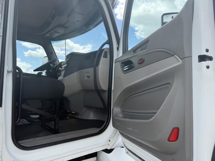 2019 Peterbilt 579-23