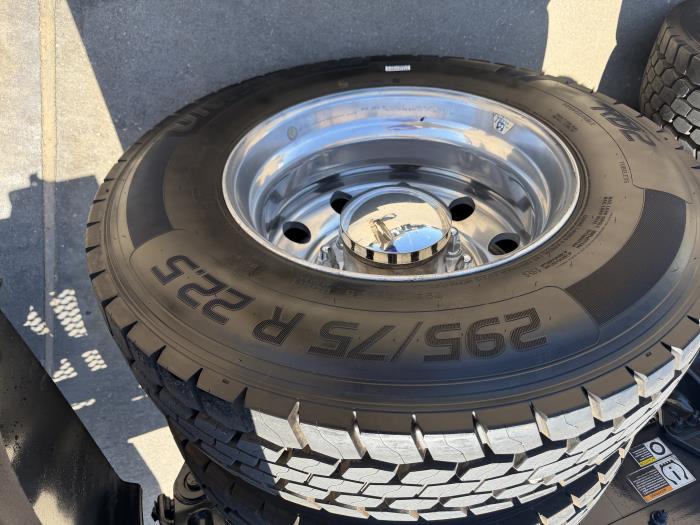 2020 Peterbilt 579-8