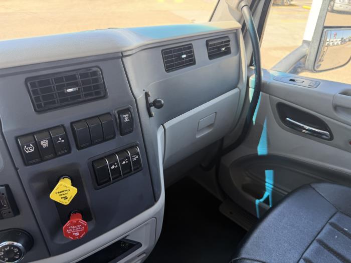 2020 Peterbilt 579-27