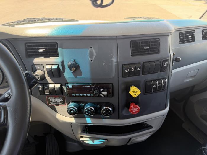 2020 Peterbilt 579-28