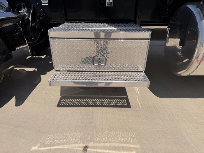 2027 Peterbilt 589-18