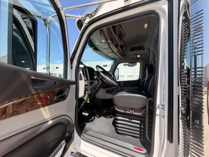 2027 Peterbilt 589-21