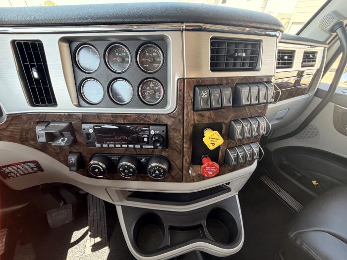 2027 Peterbilt 589-24