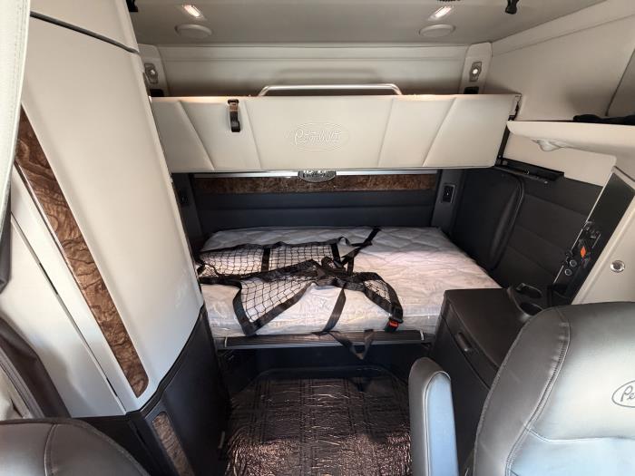 2027 Peterbilt 589-25