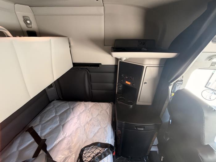 2027 Peterbilt 589-27