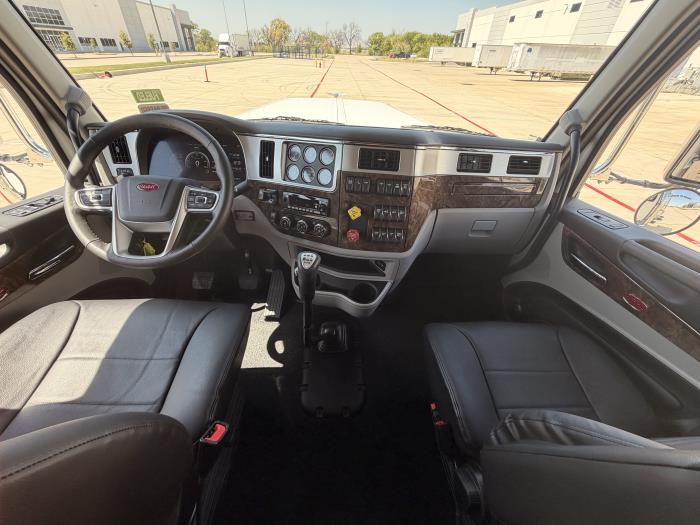 2027 Peterbilt 589-28