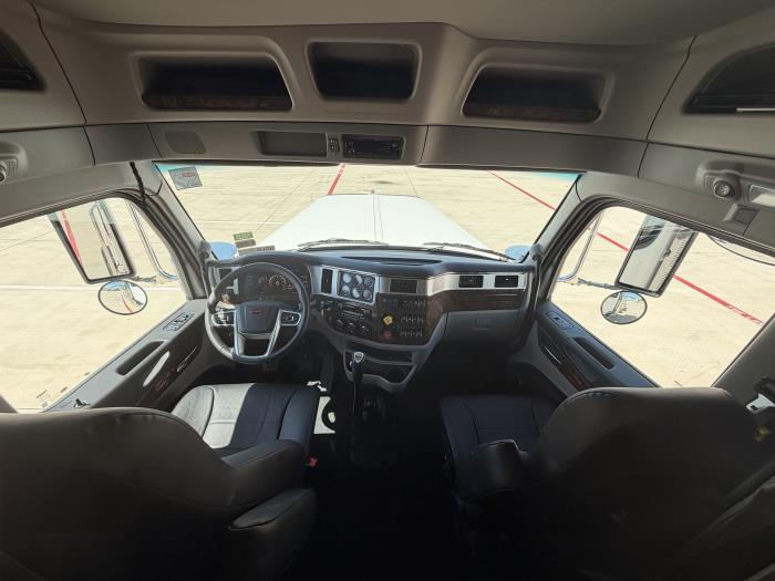 2027 Peterbilt 589-29