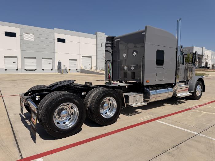 2027 Peterbilt 589-6