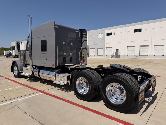2027 Peterbilt 589-8