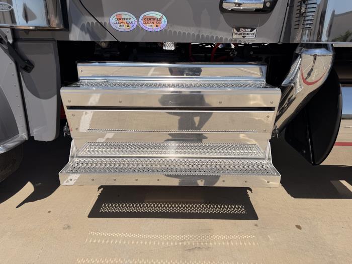 2027 Peterbilt 589-13