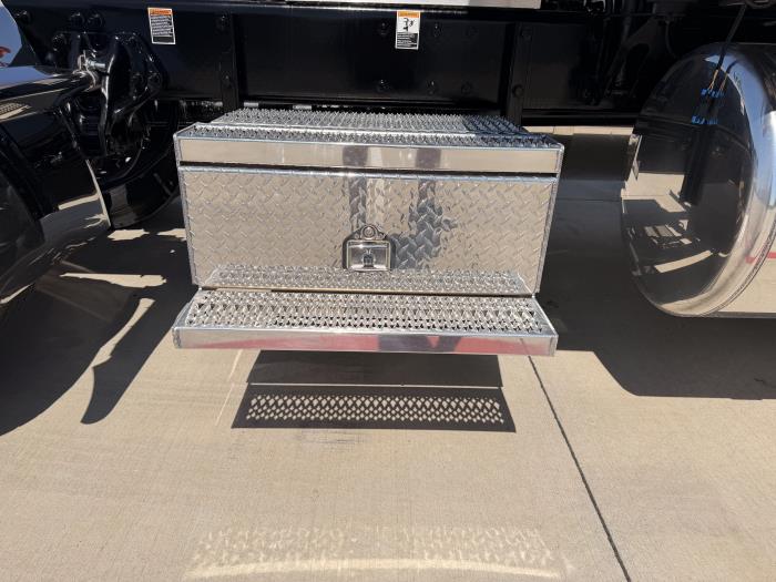 2027 Peterbilt 589-18