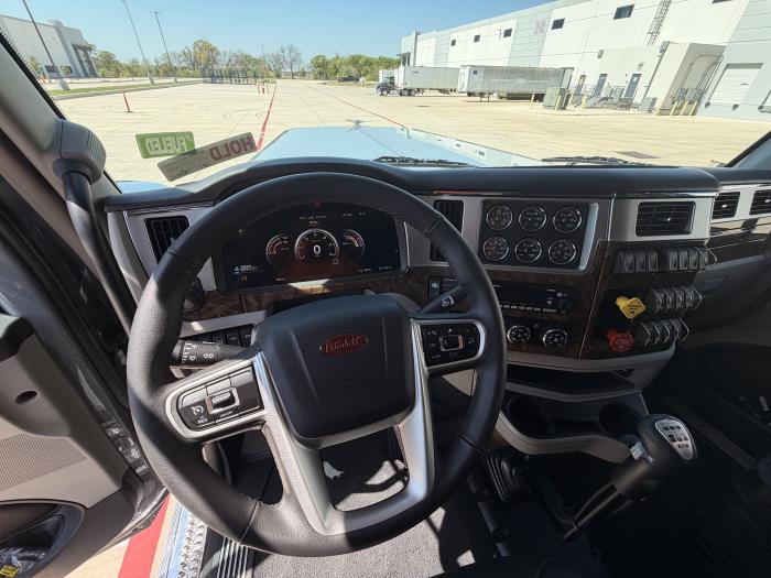 2027 Peterbilt 589-23