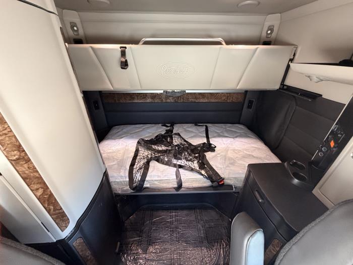 2027 Peterbilt 589-25