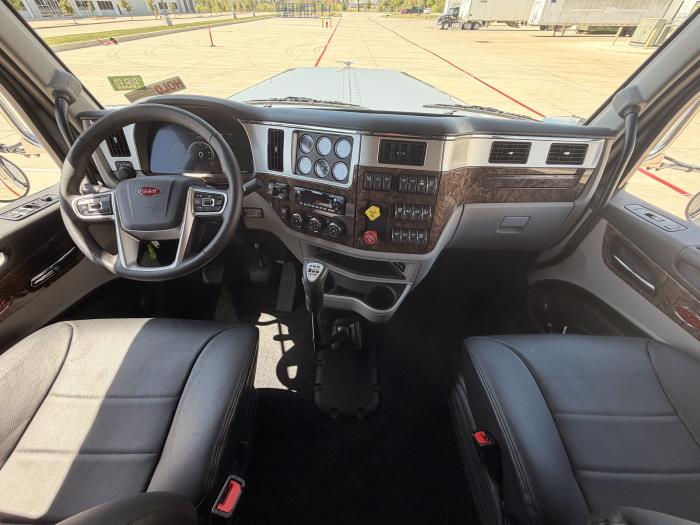 2027 Peterbilt 589-28