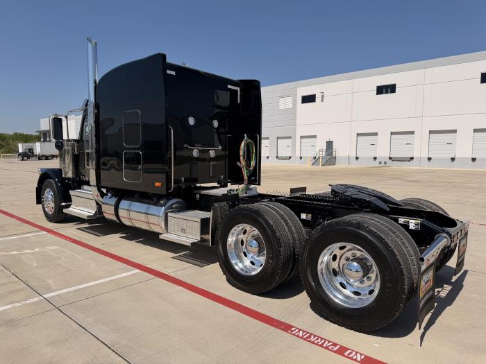 2027 Peterbilt 589-8