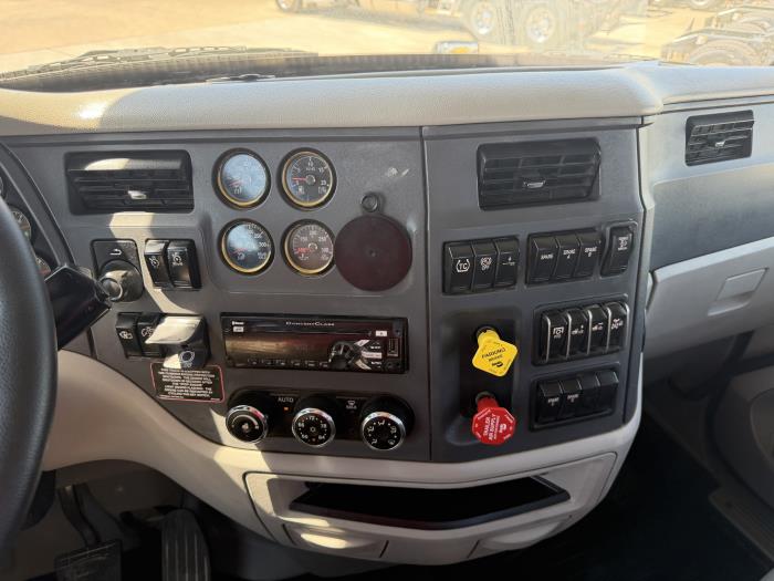 2020 Peterbilt 579-27