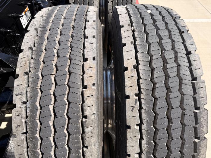 2027 Peterbilt 589-12