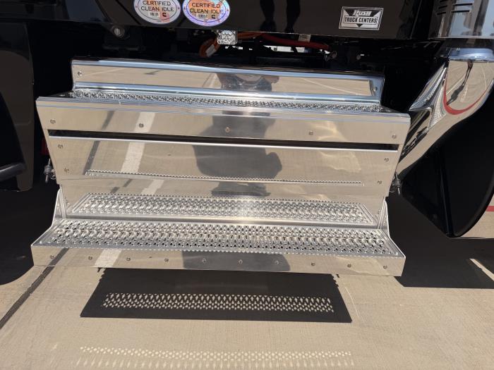 2027 Peterbilt 589-13