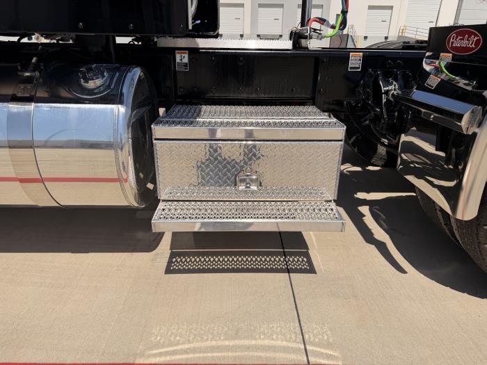 2027 Peterbilt 589-15