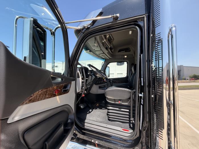 2027 Peterbilt 589-18
