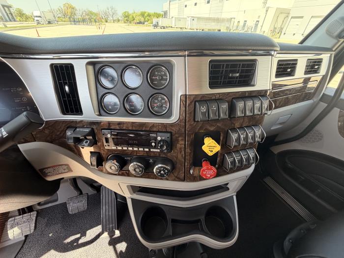 2027 Peterbilt 589-21