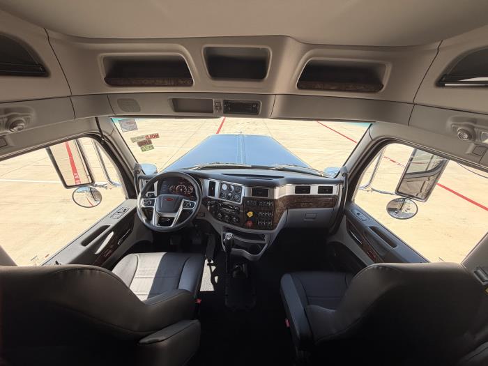 2027 Peterbilt 589-26