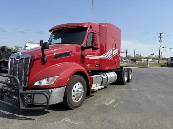 2022 Peterbilt 579-0