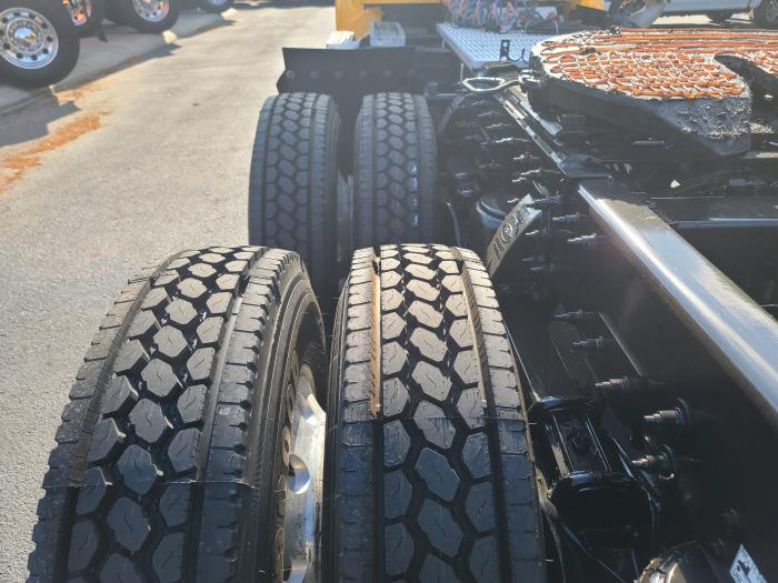 2020 Peterbilt 567-4