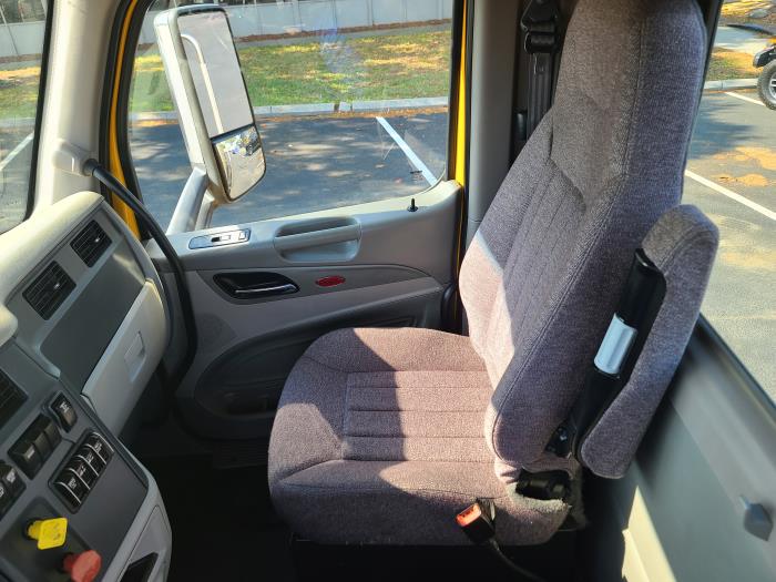 2020 Peterbilt 567-14