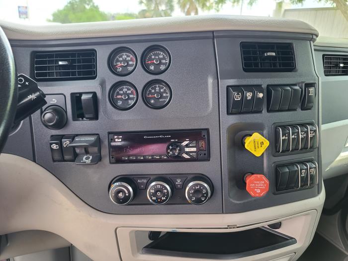 2020 Peterbilt 579-15