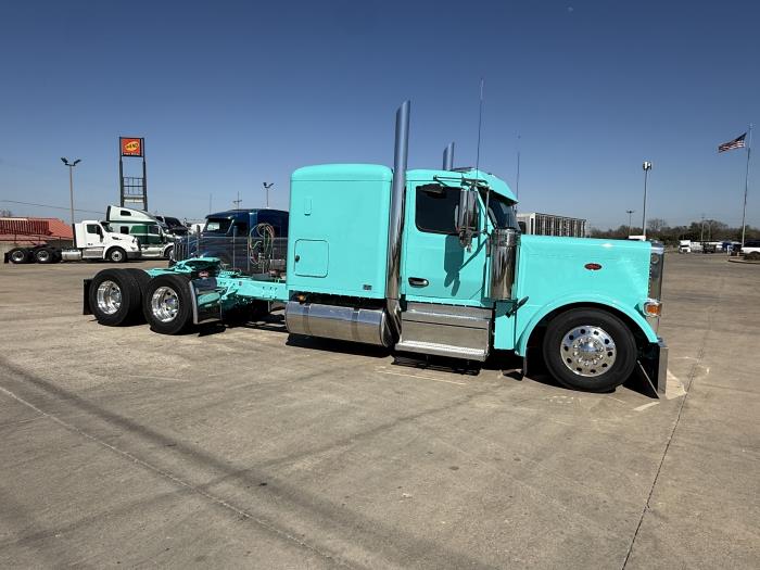 2027 Peterbilt 589-14