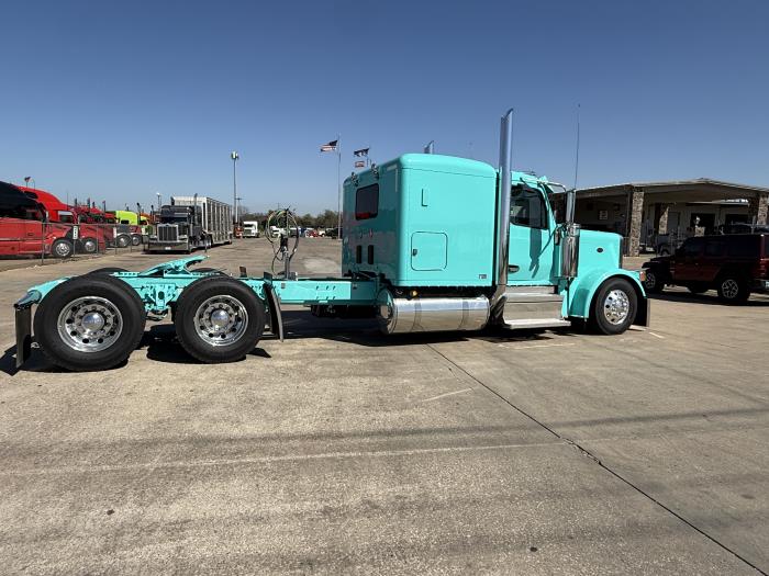 2027 Peterbilt 589-16