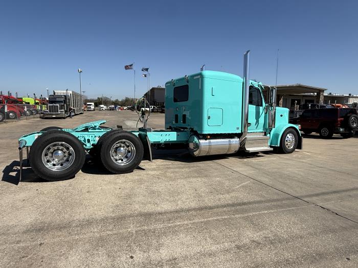 2027 Peterbilt 589-17