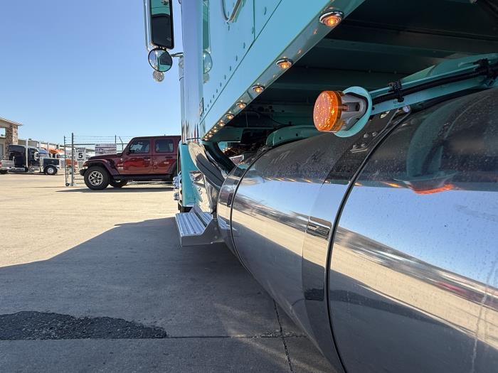 2027 Peterbilt 589-24